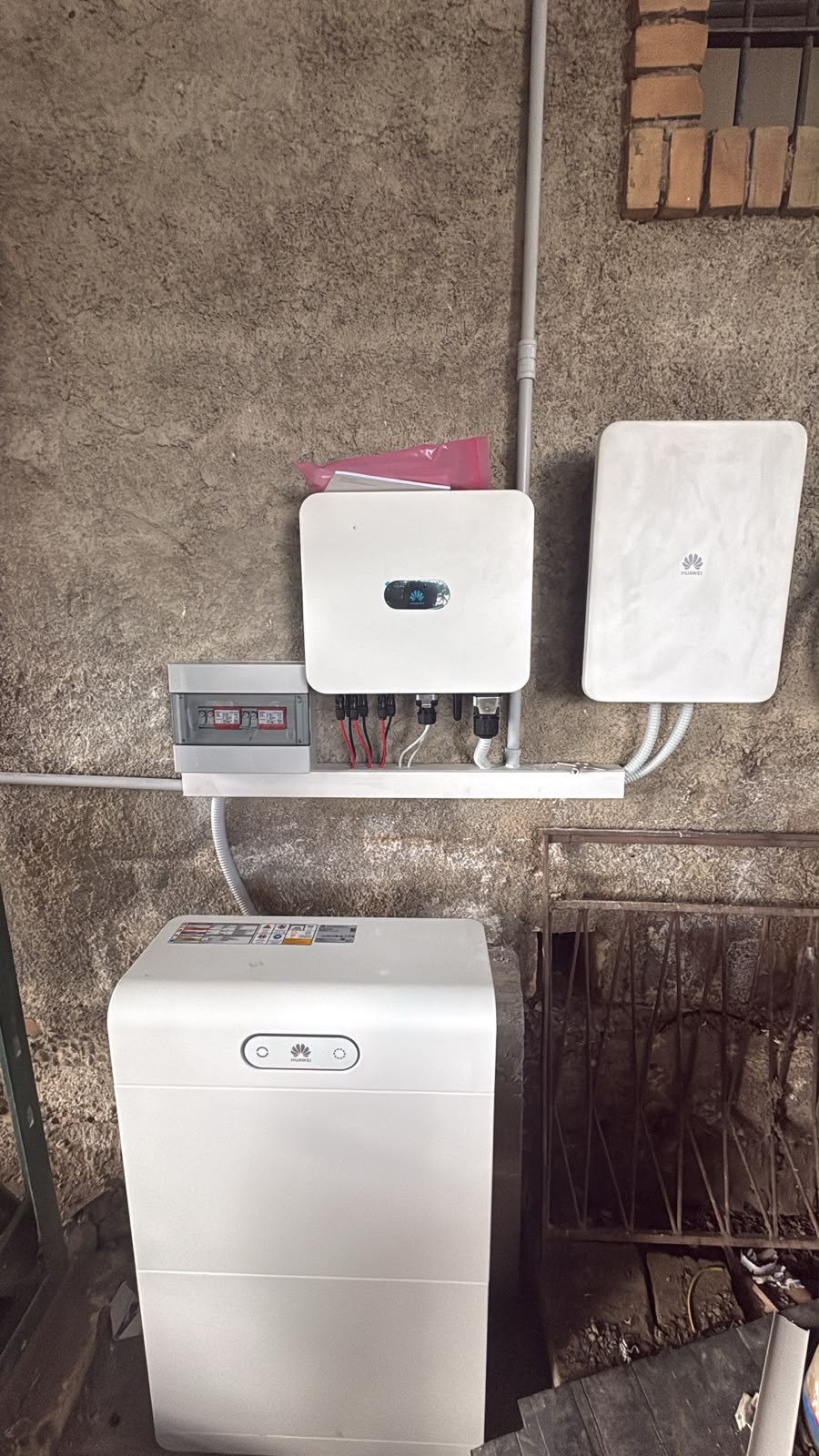 Inverter Huawei e sistema di accumulo installati